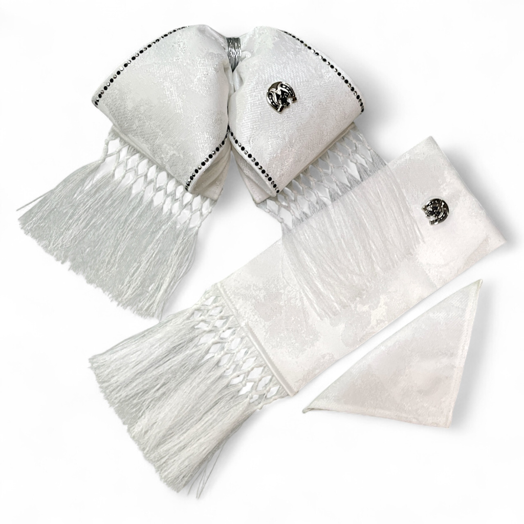 MOÑO AJUAR BLANCO CON BARBAS ADULTO (Opción 2)