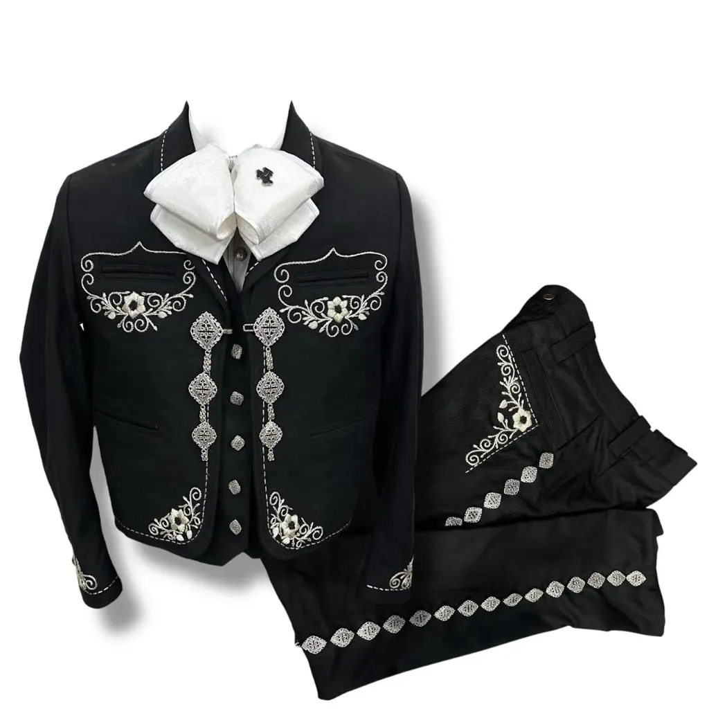 01 TRAJE NEGRO TALLA S, 32X32 BORDADO HILO GALA COMPLETA CHAPEADA EN PLATA