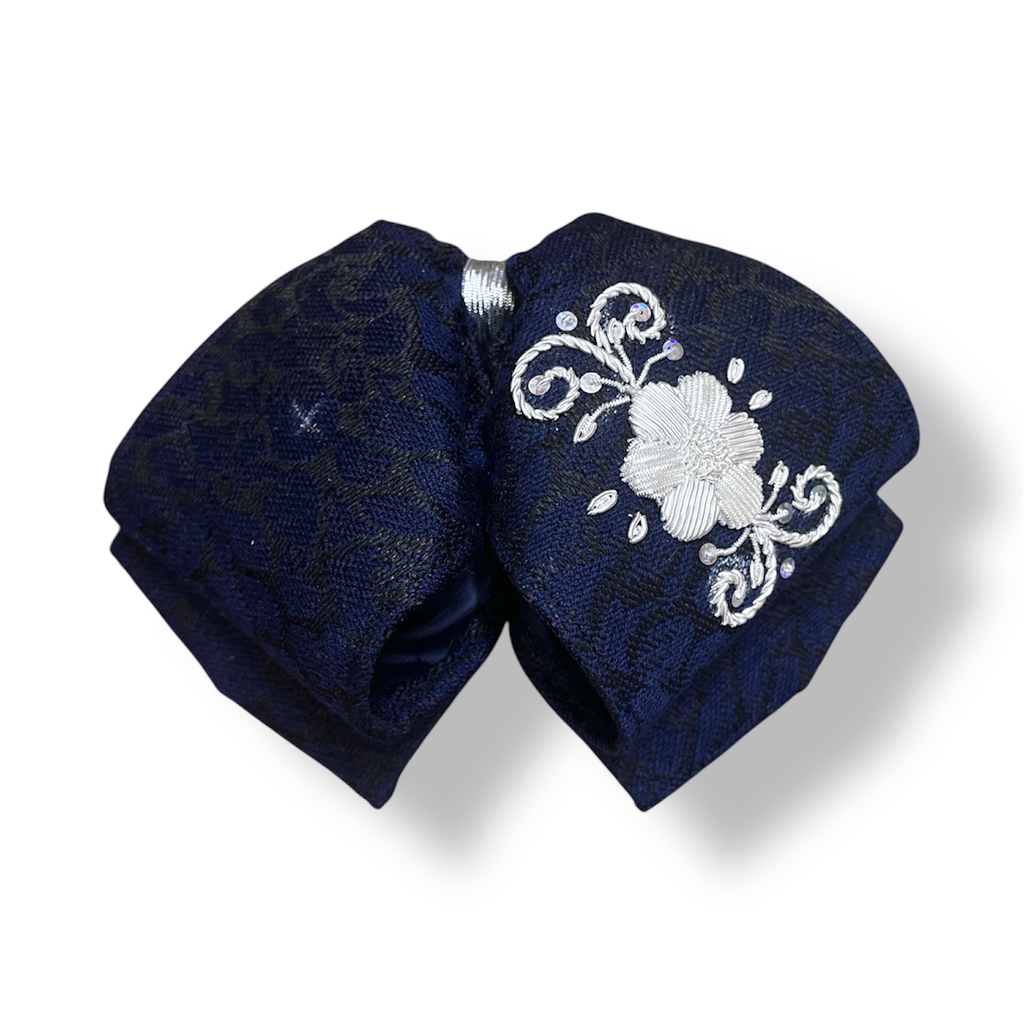 MOÑO AZUL BORDADO CANUTILLO ADULTO 