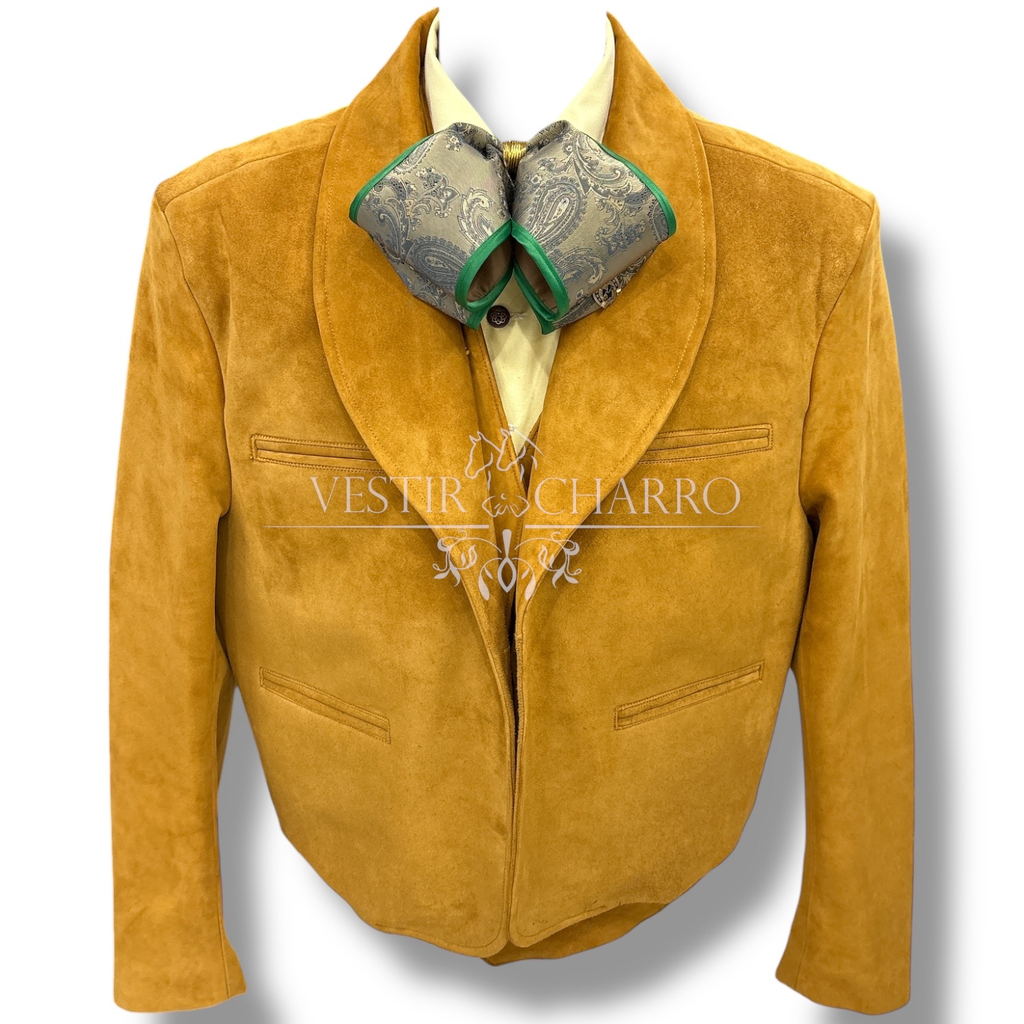 CHALECO Y CHAQUETILLA CON BOTONADURA GRANDE