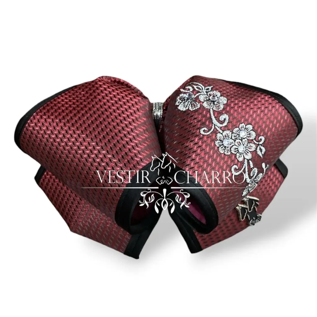 MOÑO ROJO BORDADO Y BIES ADULTO