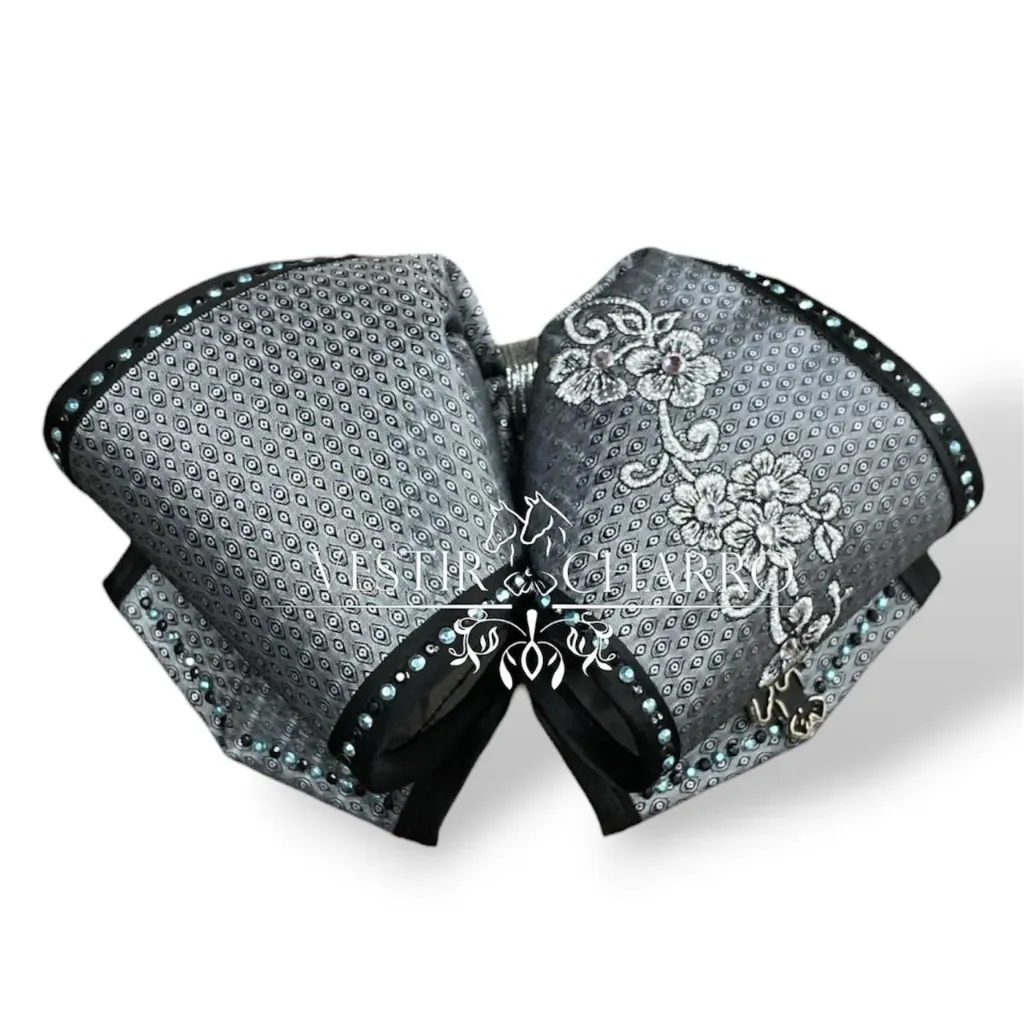 MOÑO GRIS BORDADO BIES Y PIEDRA ADULTO