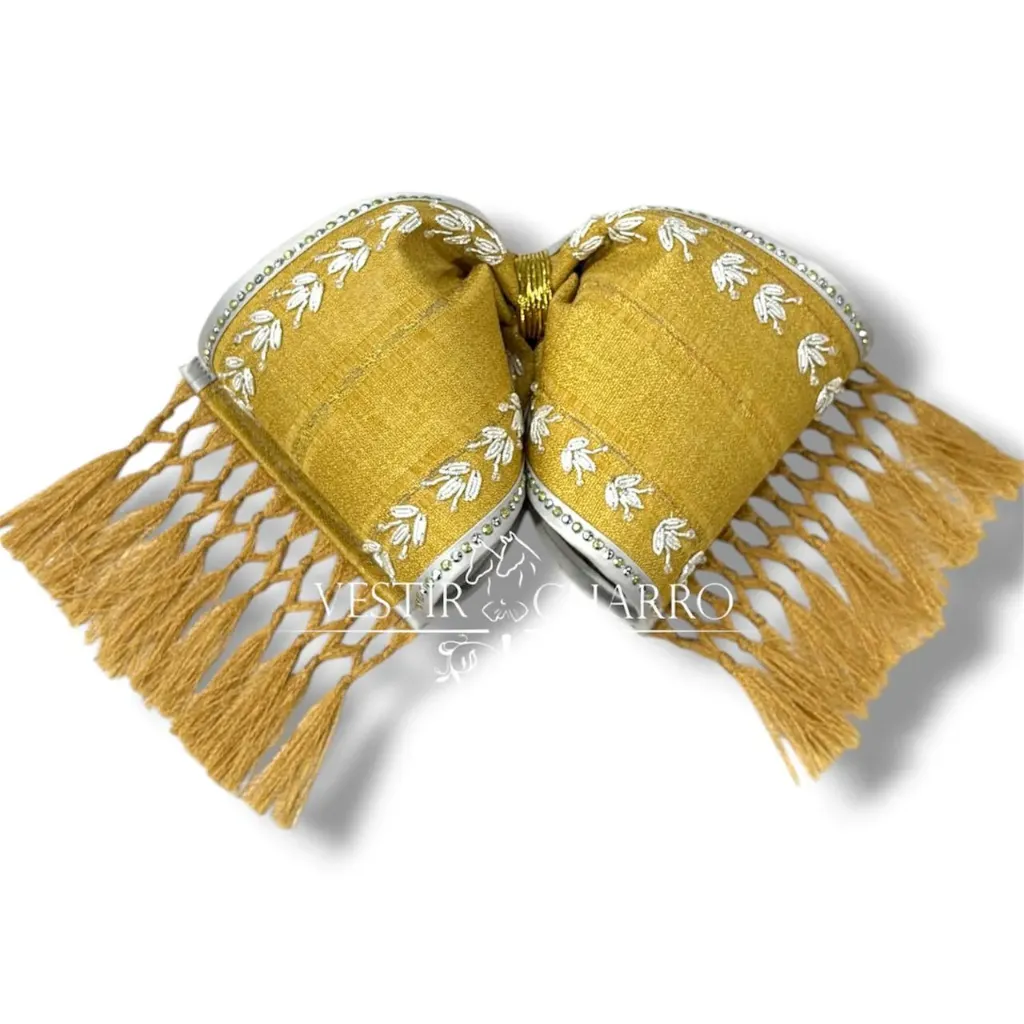 MOÑO CANUTILLO DOBLE CON BARBAS BIES Y PIEDRAS ADULTO