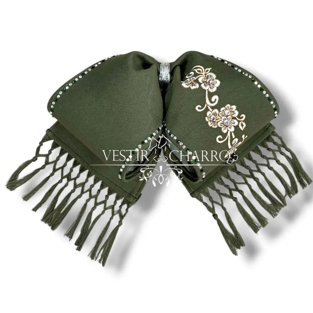 MOÑO VERDE BORDADO BARBAS Y PIEDRAS ADULTO