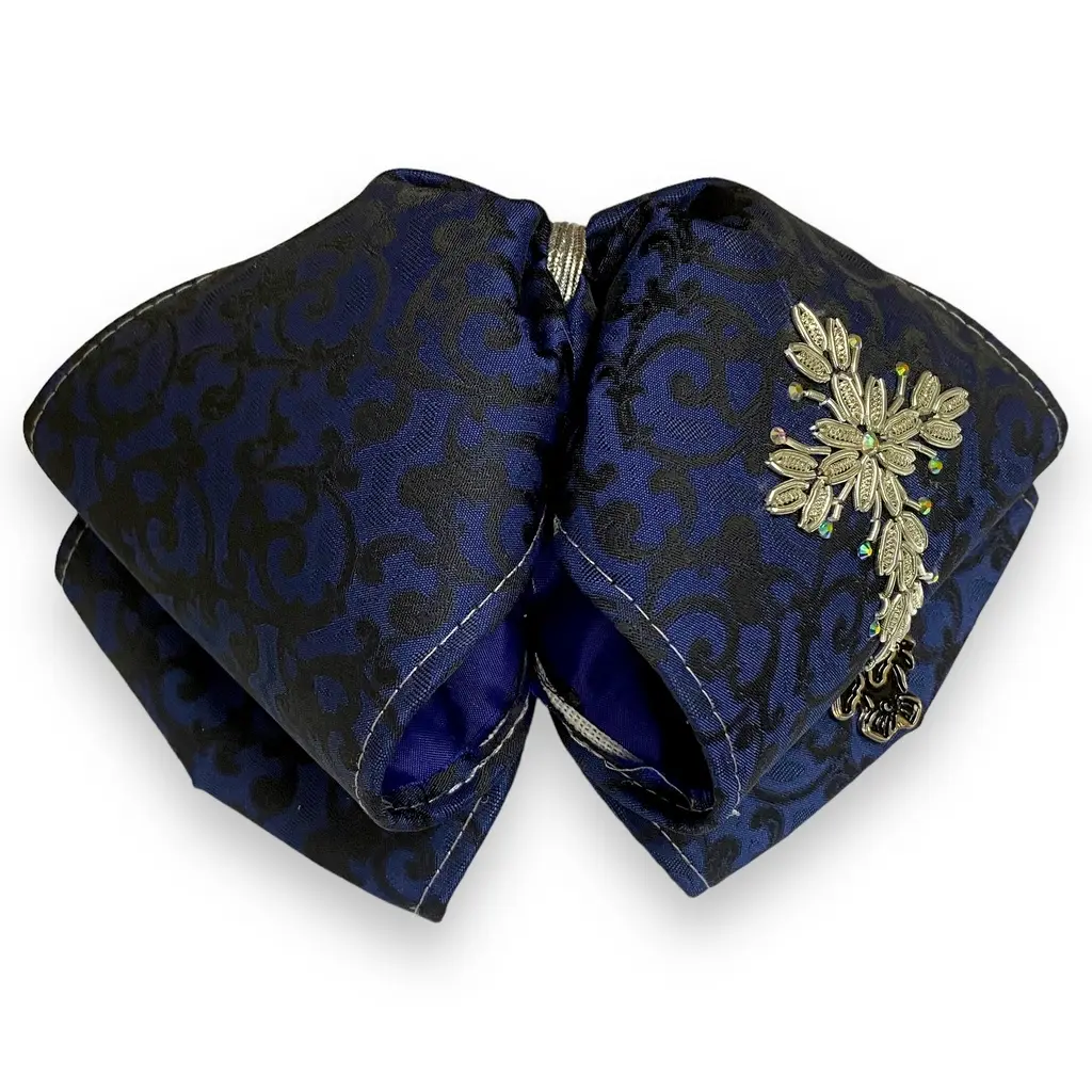 MOÑO AZUL BORDADO CANUTILLO ADULTO 